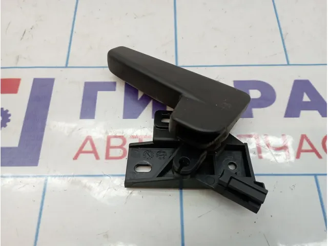 Ручка открывания капота Volkswagen Polo Sedan (Mk5) 6R1823533