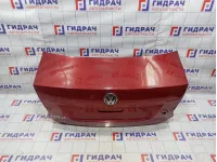 Крышка багажника Volkswagen Polo Sedan (Mk5) 6RU827025A. Дефекты.