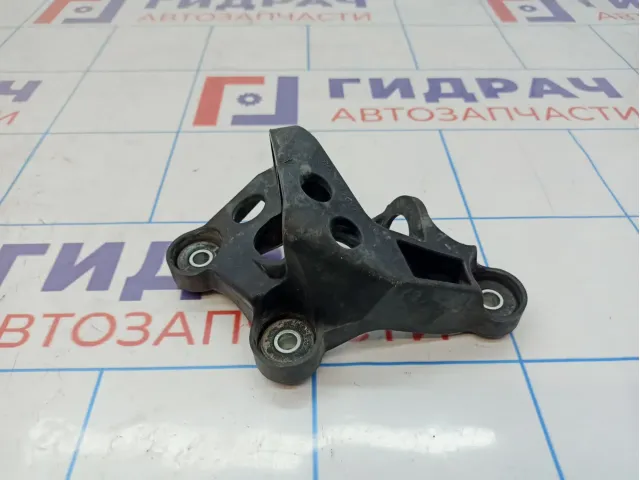 Кронштейн троса МКПП Volkswagen Polo Sedan (Mk5) 6Q0711789F.