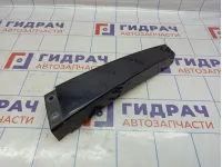 Накладка стойки наружная правая Volkswagen Polo Sedan (Mk5) 6RU853290. Сломано крепление.