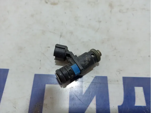 Форсунка инжекторная электрическая Volkswagen Polo Sedan (Mk5) 03C906031A.