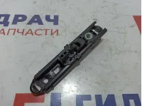 Механизм регулировки ремня безопасности Volkswagen Polo Sedan (Mk5) 3C8857819.