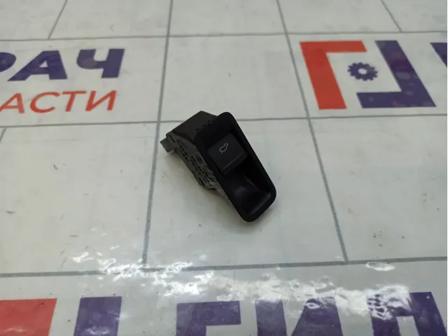Кнопка открывания багажника Volkswagen Polo 6RU868345
