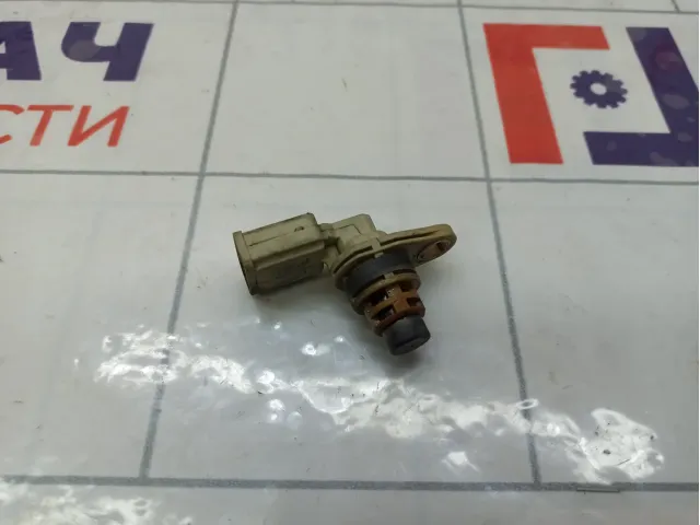 Датчик положения распредвала Volkswagen Polo 030907601E