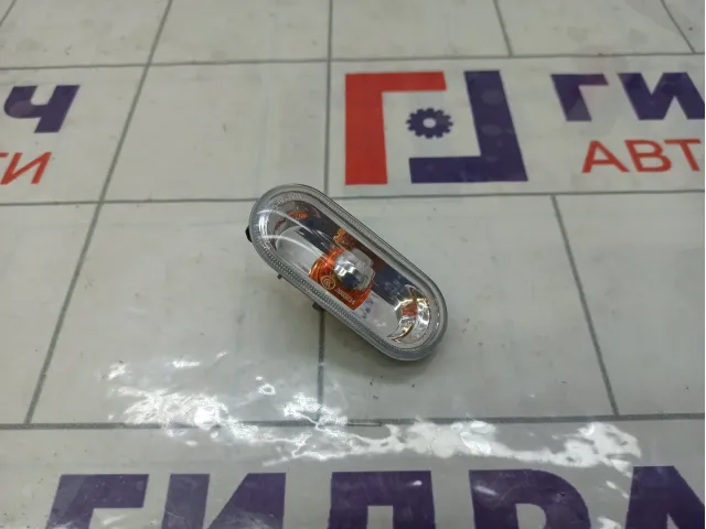 Повторитель на крыло Volkswagen Polo 7E0949117