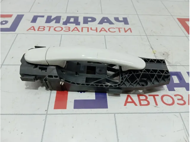 Ручка двери наружная правая Volkswagen Polo Sedan (Mk5)