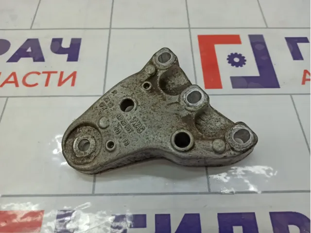 Кронштейн двигателя правый Volkswagen Polo 6R0199167Q