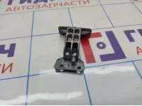 Кронштейн топливной рампы Volkswagen Polo (Mk6) 04E133231A