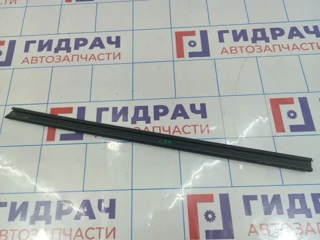 Уплотнитель стекла заднего правого Volkswagen Polo (Mk6) 5JA839480B