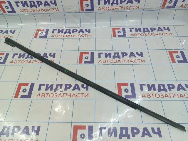 Накладка стекла переднего правого Volkswagen Polo (Mk6) 5JA837478