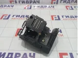 Кронштейн блока предохранителей Volkswagen Tiguan 1K0907361B