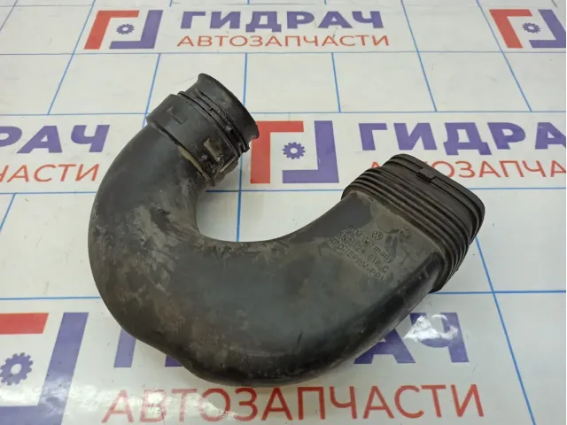 Патрубок воздушного фильтра Volkswagen Tiguan (NF) 5N0129618C