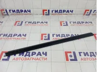 Уплотнитель стекла переднего правого Volkswagen Tiguan 5N08374805AP