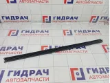Уплотнитель стекла переднего правого Volkswagen Tiguan 5N08374805AP