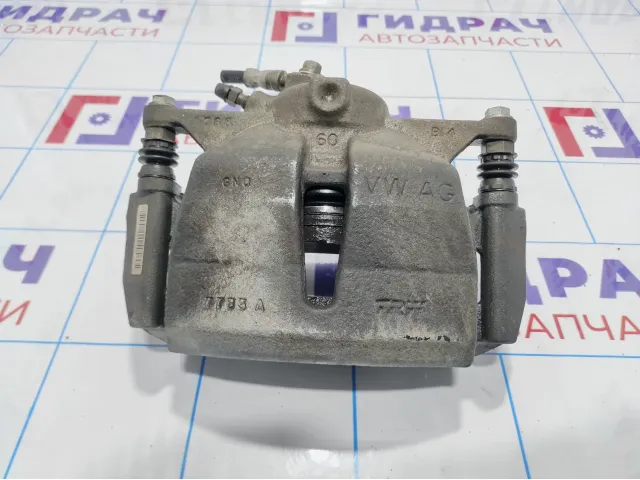 Суппорт тормозной передний правый Volkswagen Tiguan (Mk2) 3C0615124.