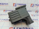 Корпус воздушного фильтра Volkswagen Tiguan (Mk2) 5QF129607D. Дефекты.