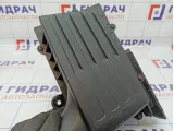 Корпус воздушного фильтра Volkswagen Tiguan (Mk2) 5QF129607D. Дефекты.
