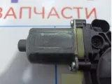 Моторчик стеклоподъемника передний правый Volkswagen Tiguan (Mk2) 5Q0959801B.