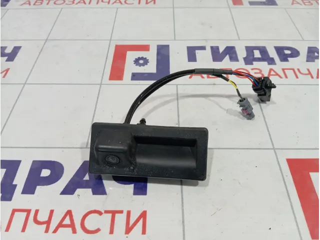 Камера заднего вида Volkswagen Tiguan 5NA827566D