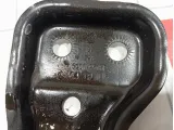 Кронштейн балки передний правый Volkswagen Tiguan 5Q0199518E