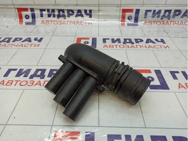 Патрубок воздушного фильтра Volkswagen Tiguan 04E129651C