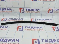 Уплотнитель стекла двери переднего левого Volkswagen Touareg (GP) 7L0837471B
