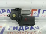 Моторчик стеклоподъемника заднего левого Volkswagen Touareg 3D0959795F
