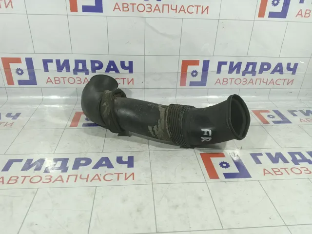 Патрубок воздушного фильтра правый Volkswagen Touareg 7L6129752A