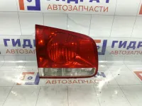 Фонарь задний внутренний левый Volkswagen Touareg 7L6945093R