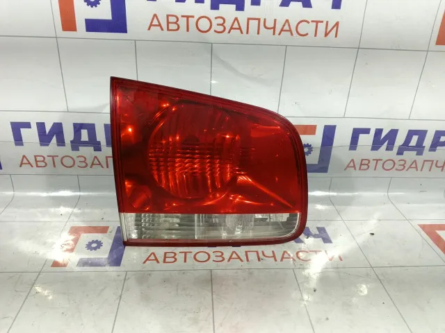 Фонарь задний внутренний левый Volkswagen Touareg 7L6945093R