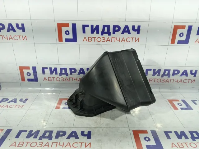 Воздухозаборник Volkswagen Touareg 7L0819049
