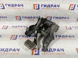 Педаль тормоза Volkswagen Touareg 7L0723142B
