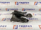 Педаль тормоза Volkswagen Touareg 7L0723142B