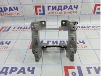 Кронштейн крепления подлокотника Volkswagen Touareg (GP) 7L0863345