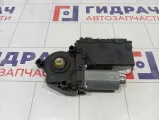 Моторчик стеклоподъемника заднего правого Volkswagen Touareg 3D0959794E