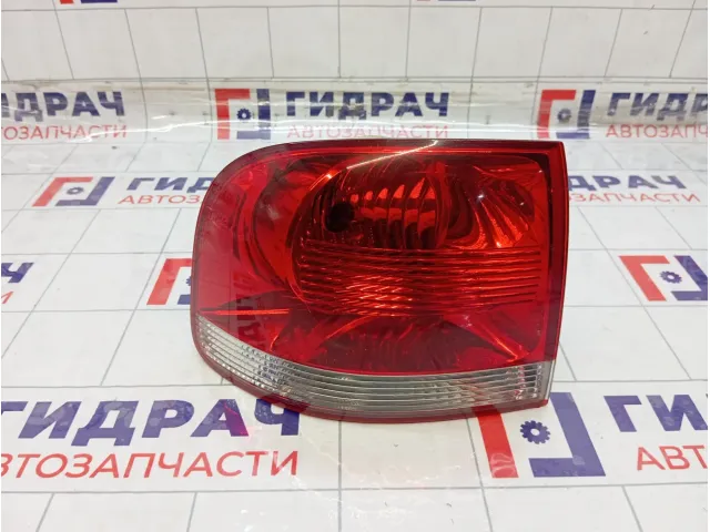 Фонарь задний наружный левый Volkswagen Touareg 7L6945095P