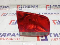 Фонарь задний внутренний левый Volkswagen Touareg 7L6945093R