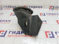 Воздухозаборник Volkswagen Touareg 7L0819049