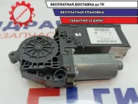Моторчик стеклоподъемника передний правый Volkswagen Touareg 7L0959702G.