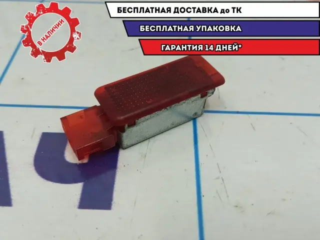 Фонарь подсветки двери красный Volkswagen Touareg 6L0947565.