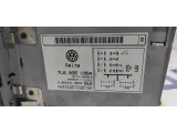 Магнитола Volkswagen Touareg 7L6035195A. Потертости, дефект экрана.