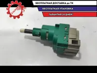 Датчик включения стопсигнала Volkswagen Touareg 7L6945511.