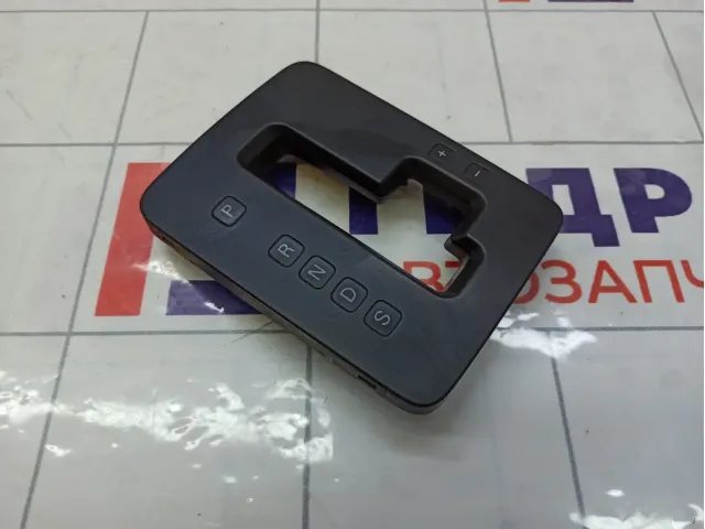 Накладка кулисы КПП Volkswagen Touareg 7L67136073X1