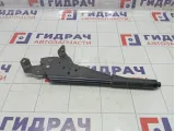 Рычаг, педаль стояночного тормоза Volkswagen Transporter 7H1711301AA