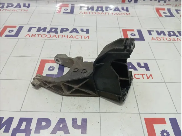 Кронштейн двигателя передний Volkswagen Transporter 7H0199343