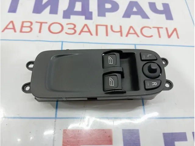 Блок управления стеклоподъемниками Volvo C30 30773208
