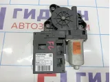 Моторчик стеклоподъемника левый Volvo C30 31295237