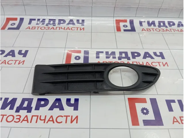 Заглушка бампера правая Volvo S40 31323406