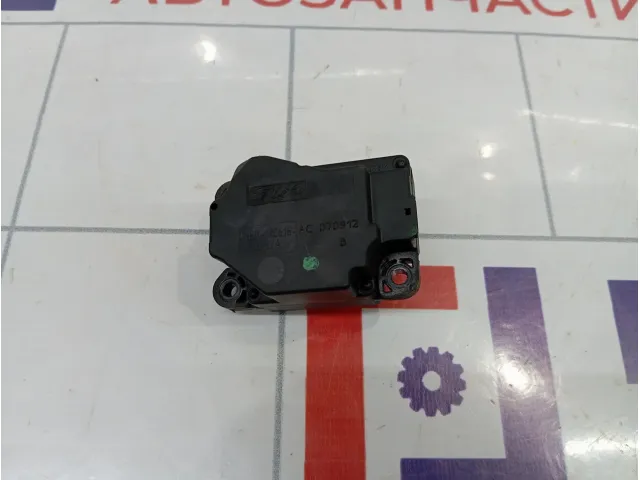 Моторчик заслонки отопителя (печки) Volvo S40 30733779