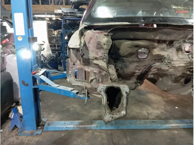 Лонжерон передний правый Volvo S40